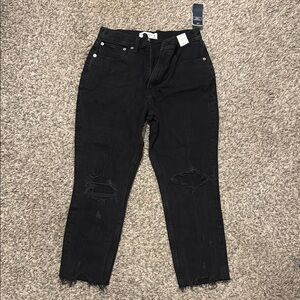 Abercrombie & Fitch Short Black Distressed ankle jeans